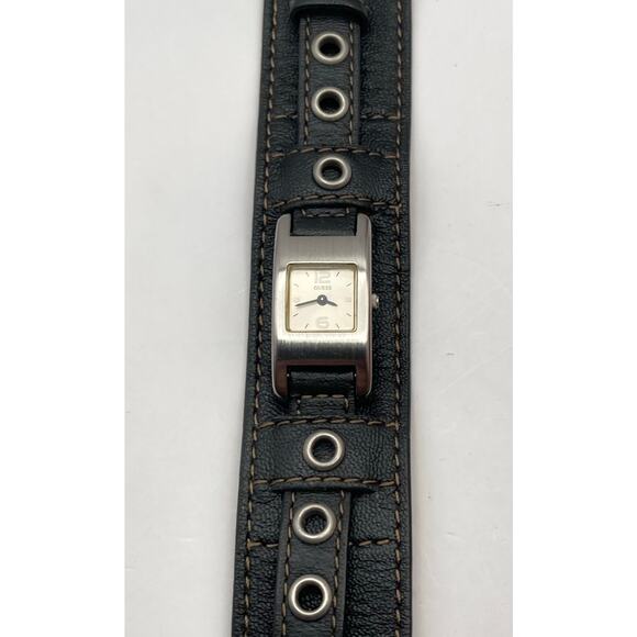 VTG Guess Womens Watch 19mm Leather Strap Adjustable Band - New Battery - Picture 1 of 14
